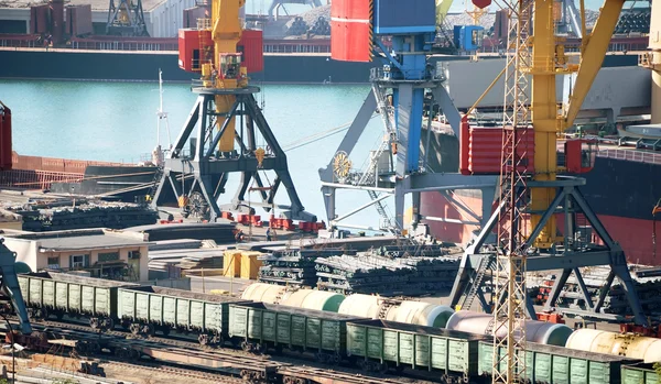 The trading seaport with cranes, cargoes and ship — Stock Photo, Image