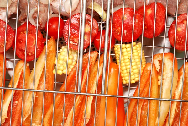 Verduras frescas para preparar en una barbacoa — Foto de Stock