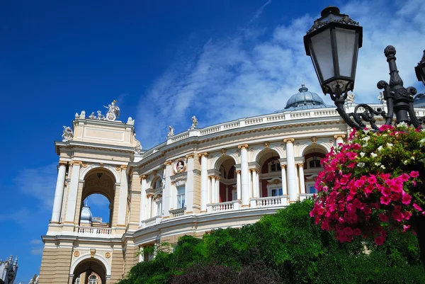 Gevel van opera house in odessa, Oekraïne — Stockfoto
