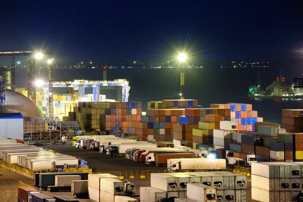 貨物とコンテナー港湾倉庫 — ストック写真