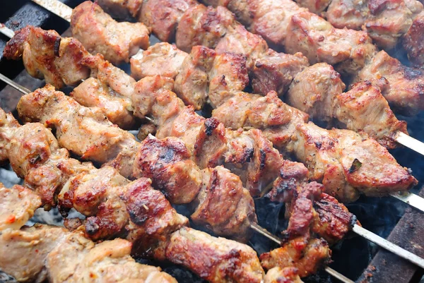 Meat slices prepare on fire — Stock Photo, Image