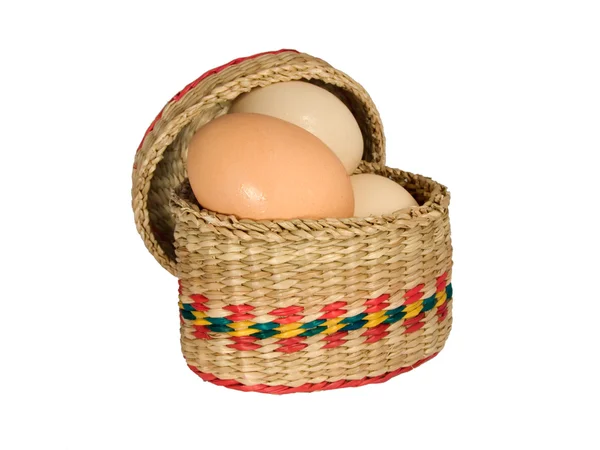 Три яйця в кошику — стокове фото