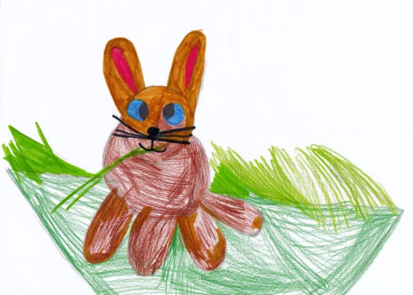 Dětská kresba. králík na louce. — Stock fotografie