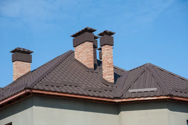 yeni bir ev bina ve çatı