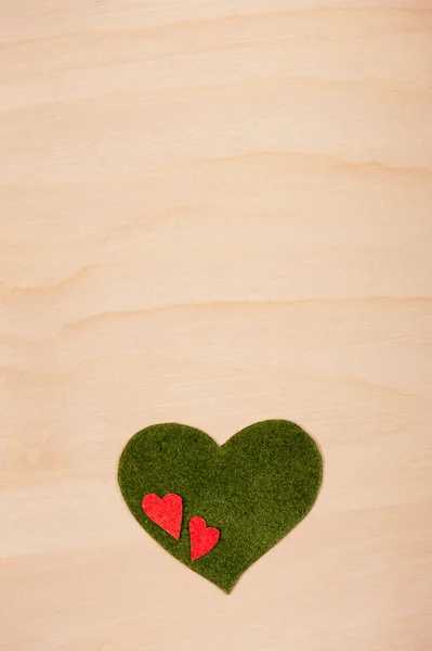 Hjärtan på trä bakgrund — Stockfoto