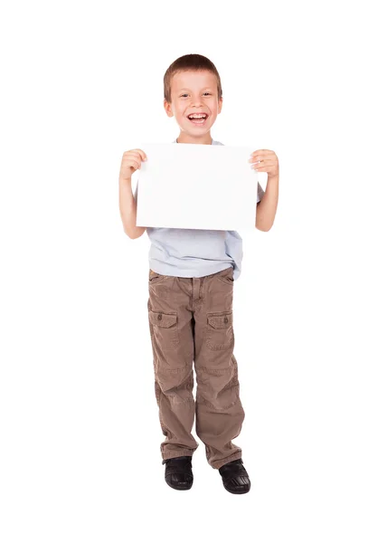 Ragazzo sorridente con carta bianca — Foto Stock