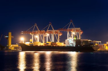 konteyner gemisi gece