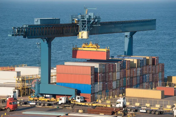 Lifting container in port — Stock Photo, Image