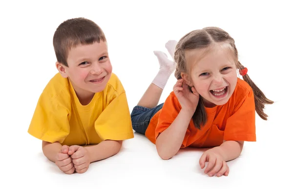 Souriant garçon et fille — Photo