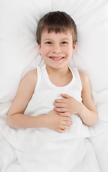 Niño alegre en la cama —  Fotos de Stock