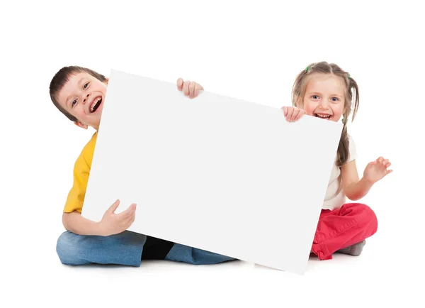 空白の紙のシートを持つ子供 — ストック写真