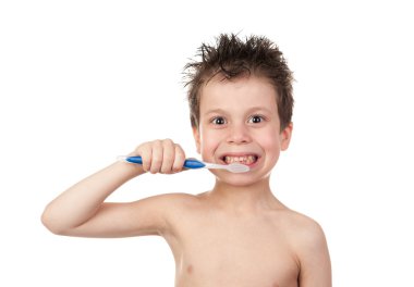 Dişlerini fırçalayan çocuk