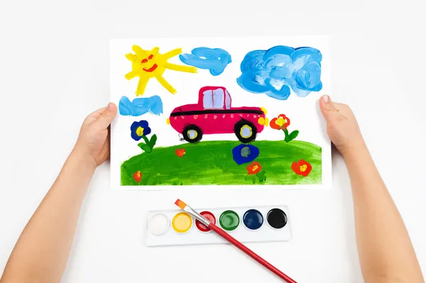 Criança desenha o carro aquarelas — Fotografia de Stock