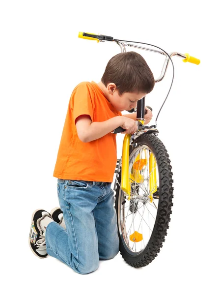 Boy repair bicycle — Stock fotografie