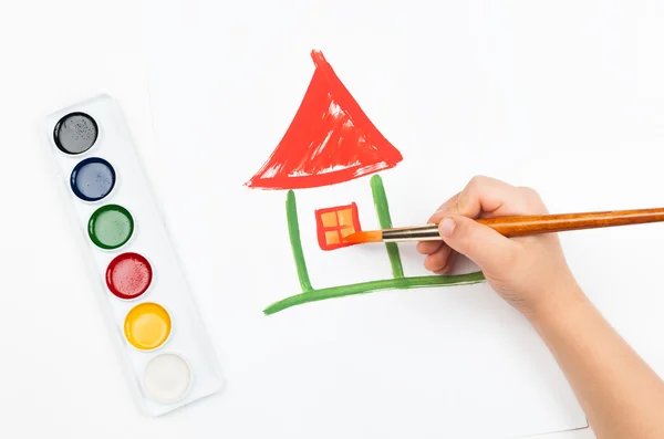 Child draws house with watercolors — Stock Photo, Image