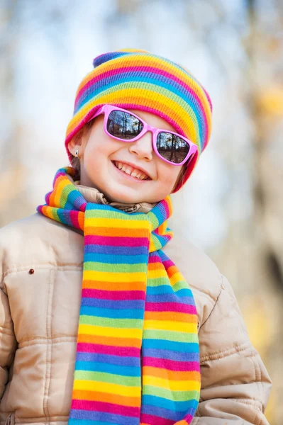 Ragazza nel parco di autunno — Foto Stock