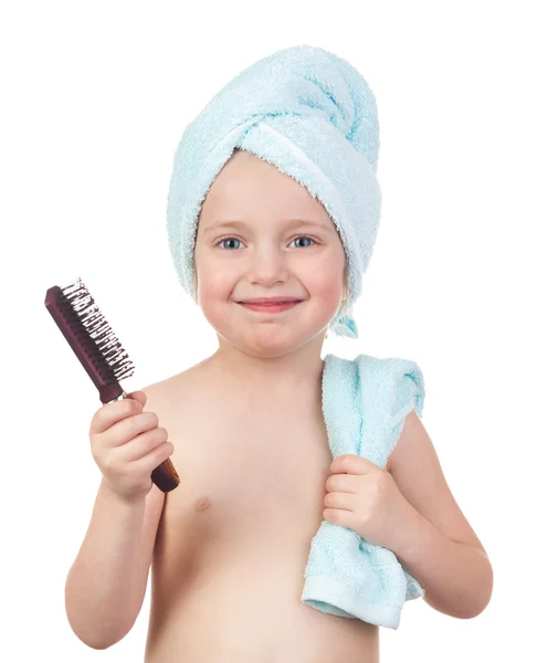 Mädchen im Handtuch mit Haarbürste — Stockfoto