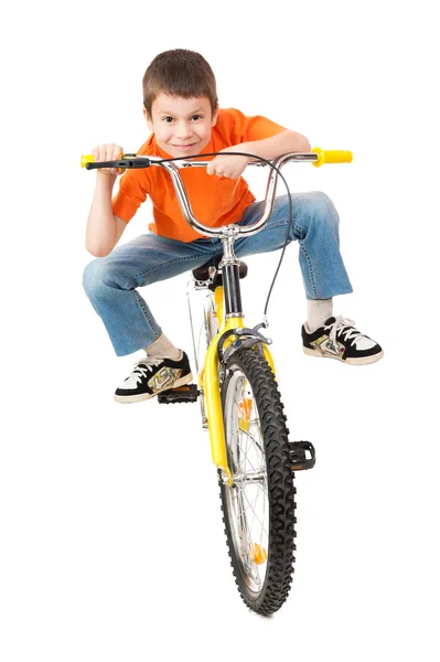 在自行车上白色孤立的男孩 — 图库照片