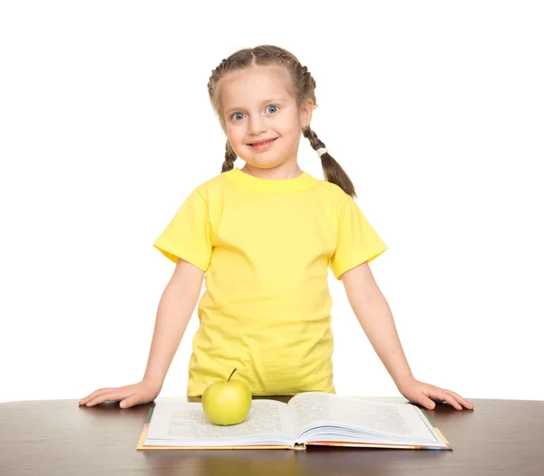 Ragazza leggere libro — Foto Stock