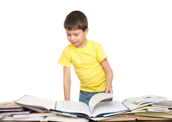 Chico leer un libro — Foto de Stock