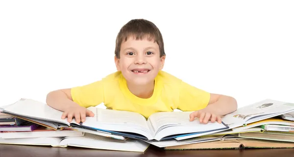 Chico leer un libro —  Fotos de Stock