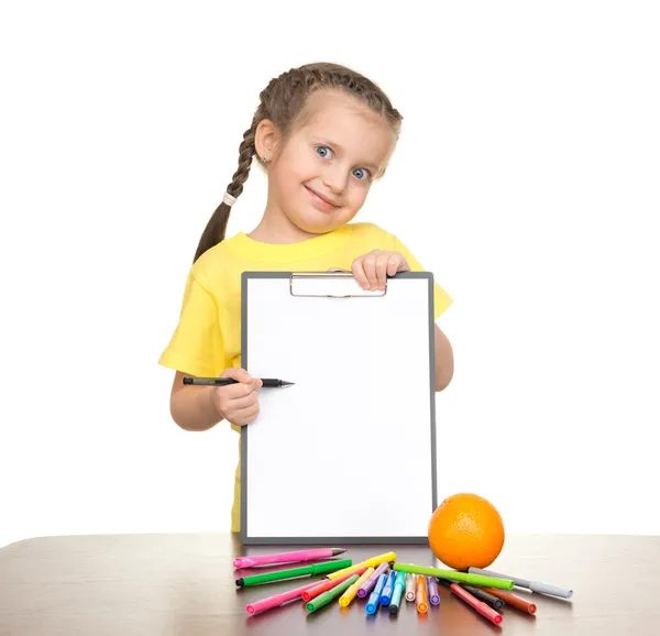 Fille avec presse-papiers et feutre stylo — Photo