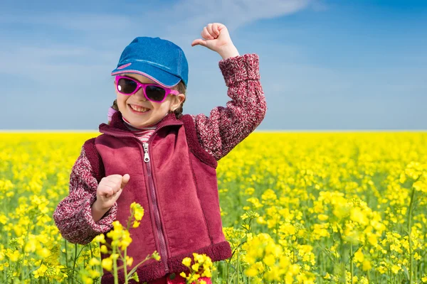 Girl in yellow field of rape — Stock Photo, Image