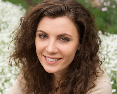 Parktaki güzel kadın.