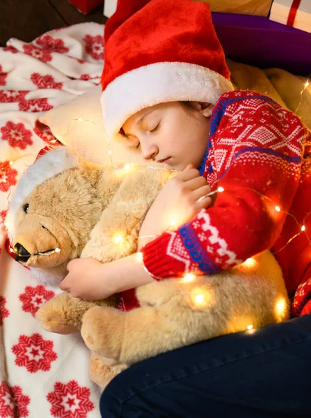 Дитяча Дівчинка Спить Новому Році Або Христмас Святкове Світло Подарунки — стокове фото