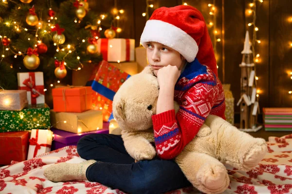 Kind Mädchen Posiert Neuen Jahr Oder Weihnachtsdekoration Festliche Lichter Und — Stockfoto
