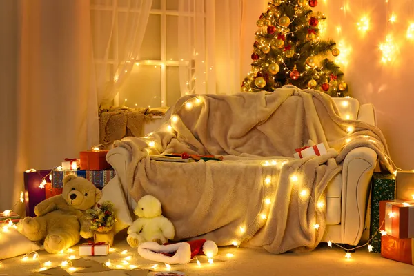 Winterferienkonzept Interieur Mit Neujahrs Oder Weihnachtsdekoration Nachts Erstrahlt Der Raum — Stockfoto