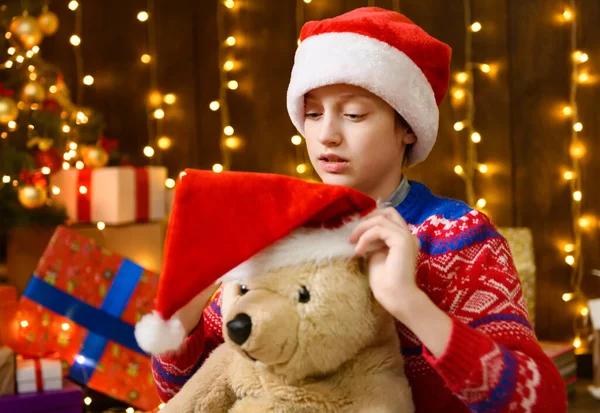 Menina Criança Posando Divertindo Decoração Ano Novo Natal Luzes Férias — Fotografia de Stock