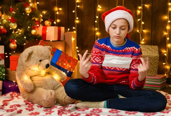 Menina Criança Como Santa Ajudante Posando Decoração Ano Novo Usando — Fotografia de Stock