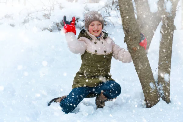 Girl Plays Snowballs Beautiful Winter Weather White Snow — Stock Photo, Image