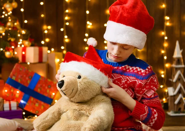 Kindermädchen Posieren Und Haben Spaß Der Neujahrs Oder Weihnachtsdekoration Weihnachtslichter — Stockfoto