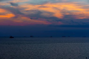 Geceçöküşü Denizde ve gemilerde.