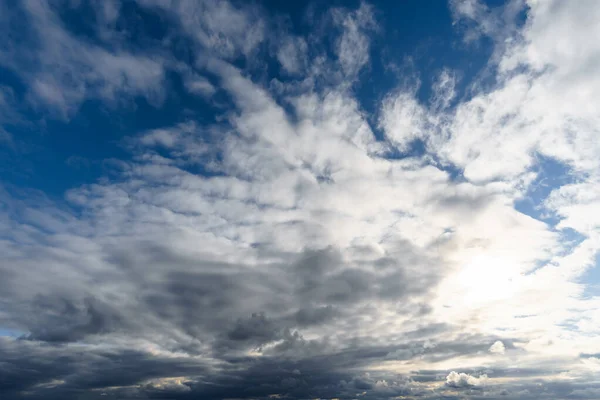 Bellissimo Cielo Buio Drammatico Con Nuvole Tempestose Prima Della Pioggia — Foto Stock