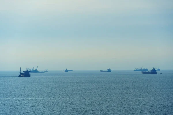 Корабли Море Море Голубым Небом — стоковое фото