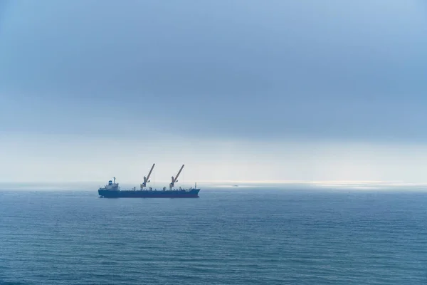 Statek Morzu Krajobraz Morski Błękitnym Niebem — Zdjęcie stockowe