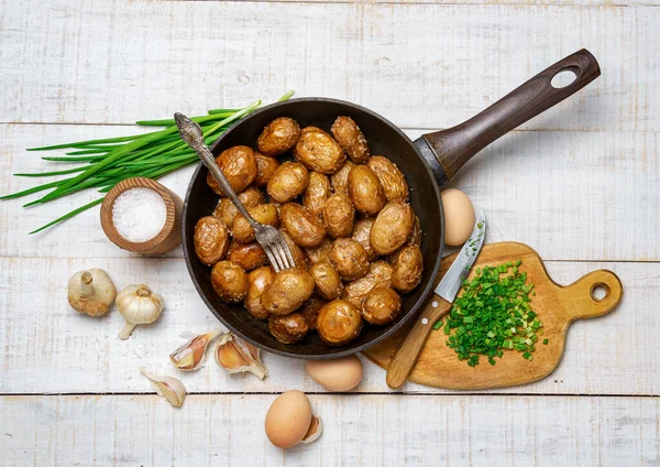 Fried Potatoes Frying Pan Garlic Green Onions Farm Eggs Salt — Stock Photo, Image