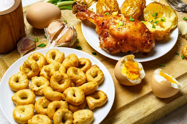 Comida Sabrosa Saludable Almuerzo Estilo Rural Carne Pollo Frita Papas — Foto de Stock