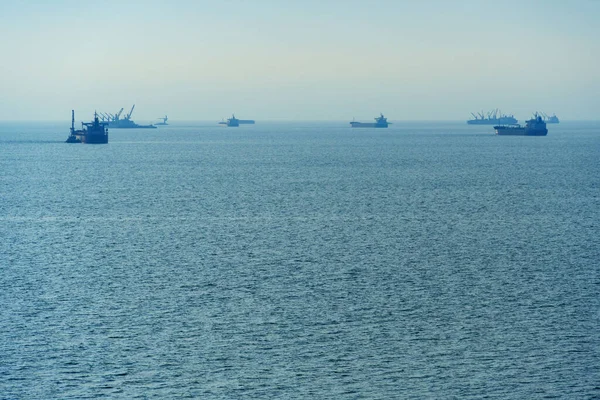 Statki Morzu Krajobraz Morski Błękitnym Niebem — Zdjęcie stockowe