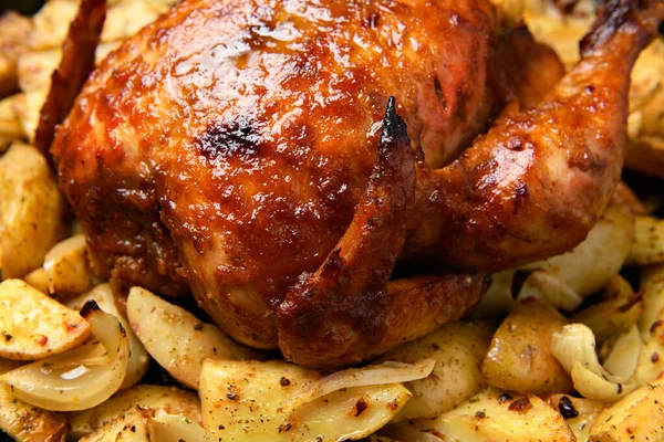 Жареный Картофель Запеченное Куриное Мясо Сковороде Приготовленная Еда Вкусная Корочка — стоковое фото