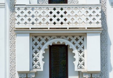 Cami cephesi, yakın görüş