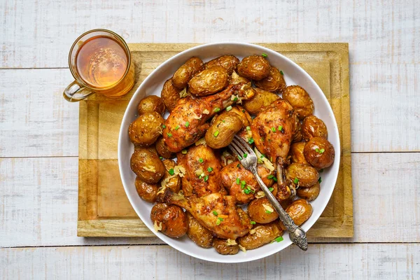 스타일의 맛있는 건강에 닭고기 위에서 음식을 요리하는 — 스톡 사진