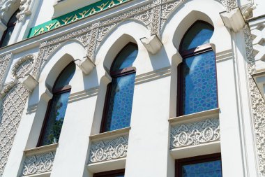 Cami cephesi, yakın görüş