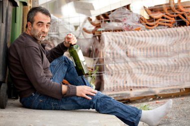 sarhoş üzgün bir adam