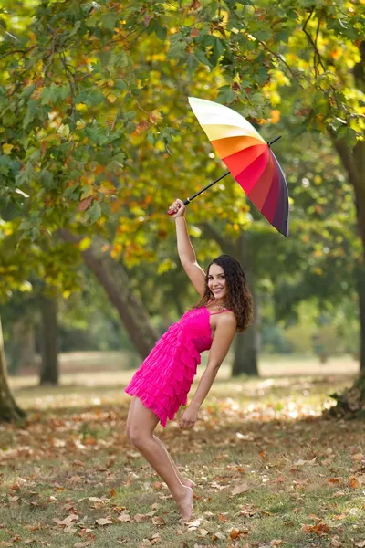Podzimní zábava dívka — Stock fotografie