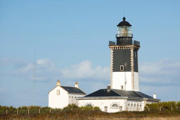 Lighthouse and guardian house — Stock Photo, Image