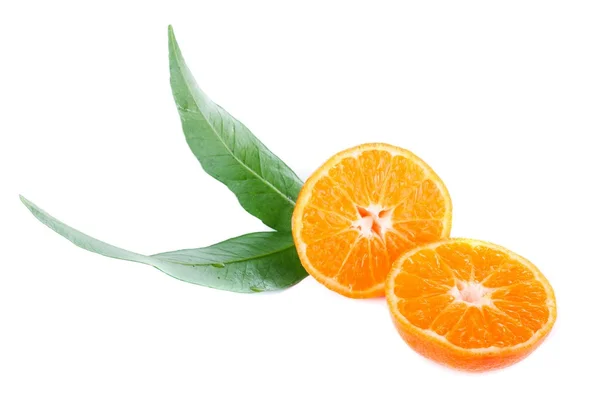 Mandarina con hojas — Foto de Stock